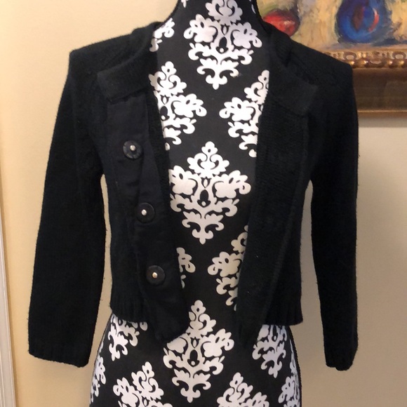 WHBM Stunning cropped long sleeved sweater jacket with standout beaded buttons - Picture 3 of 14